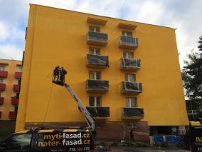 nátěr fasády panelového domu