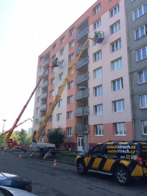 mytí fasády panelového domu
