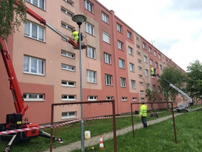 mytí fasády panelového domu