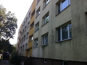 mytí fasády panelového domu