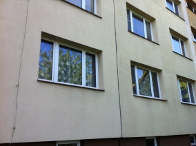 mytí fasády panelového domu