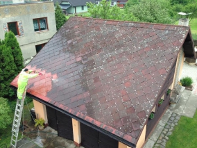 čištění střechy rodinného domu