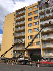 mytí a nátěr fasády panelového domu
