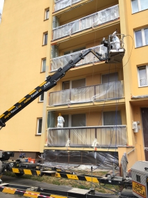 mytí a nátěr fasády panelového domu