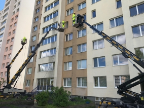 mytí fasády panelového domu Praha