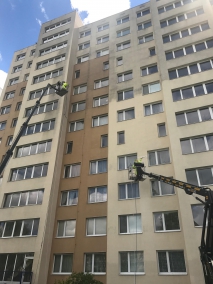 mytí fasády panelového domu Praha