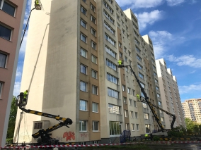mytí fasády panelového domu Praha