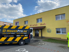 Vyčištěná Mateřská škola s prevencemi a hydrofobní impregnací proti novotvorbě řas a plísním