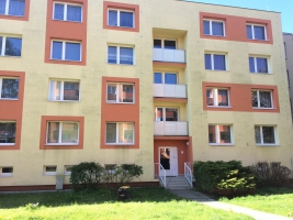 mytí fasády panelového domu